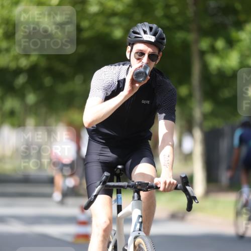 10.08.2025 - GEWOBA Citytriathlon Bremen Yannick Fuchs http://msf.ph/oto/8559766 10.08.2025 12:40:38 Radfahren 581, 597, 606, 672, 723, 737, 802, 829, 848, 870, 879, 910, 921, 949, 1002, 1024 meine-sportfotos.de