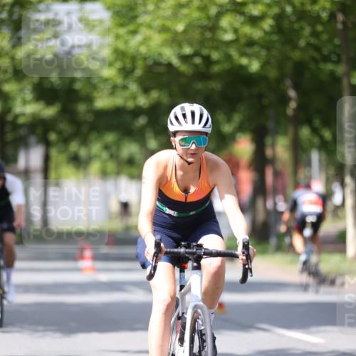 10.08.2025 - GEWOBA Citytriathlon Bremen Yannick Fuchs http://msf.ph/oto/8559819 10.08.2025 12:40:45 Radfahren 606, 672, 723, 785, 802, 829, 848, 921, 1001, 1002, 1024 meine-sportfotos.de