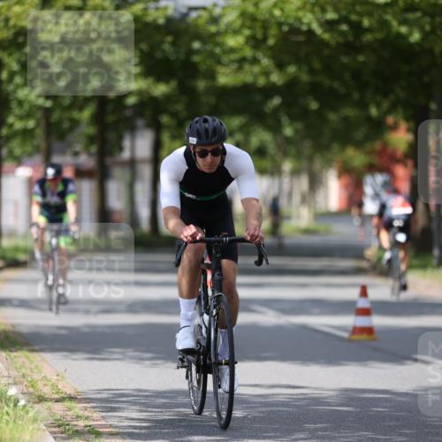 10.08.2025 - GEWOBA Citytriathlon Bremen Yannick Fuchs http://msf.ph/oto/8559826 10.08.2025 12:40:46 Radfahren 606, 672, 785, 802, 829, 848, 921, 1001, 1002, 1024 meine-sportfotos.de