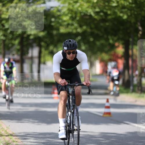 10.08.2025 - GEWOBA Citytriathlon Bremen Yannick Fuchs http://msf.ph/oto/8559828 10.08.2025 12:40:46 Radfahren 606, 672, 785, 802, 829, 848, 921, 1001, 1002, 1024 meine-sportfotos.de