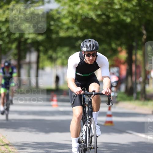 10.08.2025 - GEWOBA Citytriathlon Bremen Yannick Fuchs http://msf.ph/oto/8559830 10.08.2025 12:40:46 Radfahren 606, 672, 785, 802, 829, 848, 921, 1001, 1002, 1024 meine-sportfotos.de