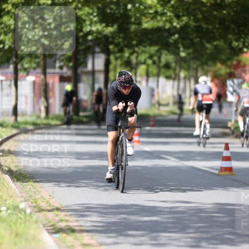 10.08.2025 - GEWOBA Citytriathlon Bremen Yannick Fuchs http://msf.ph/oto/8559890 10.08.2025 12:40:59 Radfahren 606, 650, 660, 665, 785, 802, 803, 1001, 1023 meine-sportfotos.de