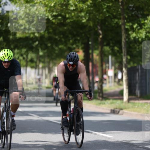 10.08.2025 - GEWOBA Citytriathlon Bremen Yannick Fuchs http://msf.ph/oto/8559922 10.08.2025 12:41:04 Radfahren 568, 650, 660, 665, 785, 803, 934, 1001, 1023 meine-sportfotos.de