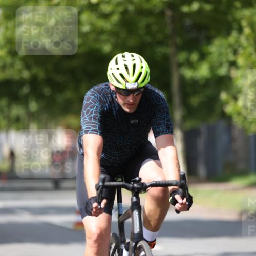 10.08.2025 - GEWOBA Citytriathlon Bremen Yannick Fuchs http://msf.ph/oto/8559937 10.08.2025 12:41:05 Radfahren 568, 650, 660, 665, 785, 803, 934, 1001, 1023 meine-sportfotos.de