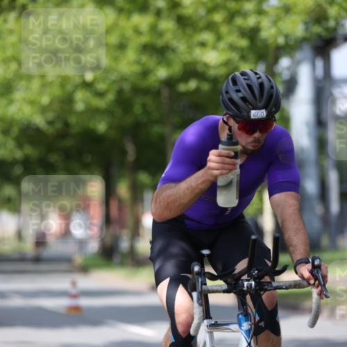 10.08.2025 - GEWOBA Citytriathlon Bremen Yannick Fuchs http://msf.ph/oto/8559961 10.08.2025 12:41:07 Radfahren 568, 650, 660, 665, 755, 785, 803, 830, 934, 1001, 1023 meine-sportfotos.de