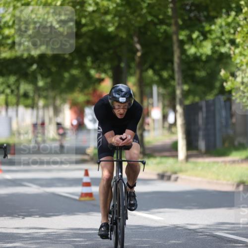 10.08.2025 - GEWOBA Citytriathlon Bremen Yannick Fuchs http://msf.ph/oto/8559973 10.08.2025 12:41:08 Radfahren 568, 650, 660, 665, 755, 785, 803, 830, 934, 1023 meine-sportfotos.de