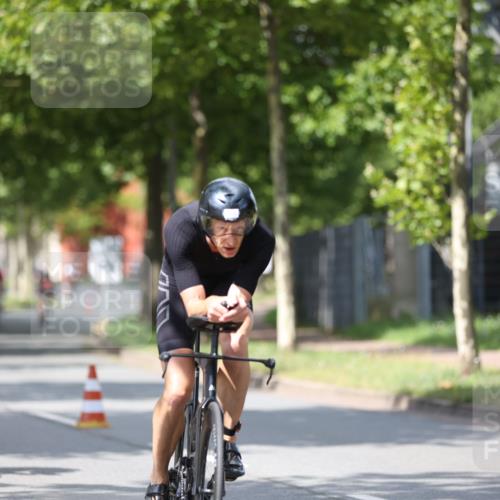 10.08.2025 - GEWOBA Citytriathlon Bremen Yannick Fuchs http://msf.ph/oto/8559979 10.08.2025 12:41:09 Radfahren 568, 650, 660, 665, 755, 803, 830, 849, 934, 1023 meine-sportfotos.de