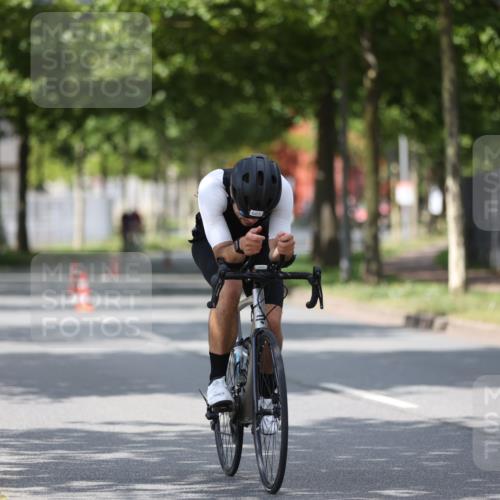 10.08.2025 - GEWOBA Citytriathlon Bremen Yannick Fuchs http://msf.ph/oto/8559982 10.08.2025 12:41:09 Radfahren 568, 650, 660, 665, 755, 803, 830, 849, 934, 1023 meine-sportfotos.de