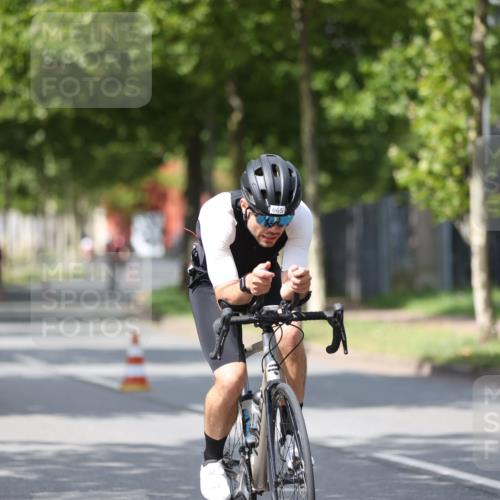 10.08.2025 - GEWOBA Citytriathlon Bremen Yannick Fuchs http://msf.ph/oto/8559990 10.08.2025 12:41:10 Radfahren 568, 650, 660, 665, 755, 803, 830, 849, 934, 1023 meine-sportfotos.de