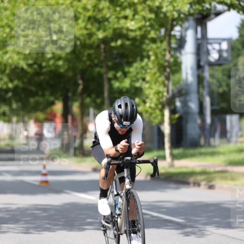 10.08.2025 - GEWOBA Citytriathlon Bremen Yannick Fuchs http://msf.ph/oto/8559991 10.08.2025 12:41:10 Radfahren 568, 650, 660, 665, 755, 803, 830, 849, 934, 1023 meine-sportfotos.de