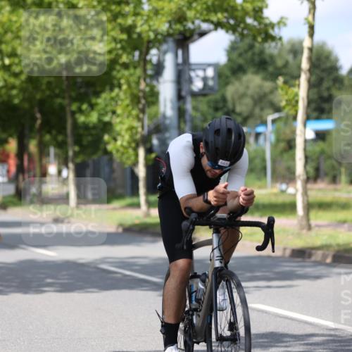10.08.2025 - GEWOBA Citytriathlon Bremen Yannick Fuchs http://msf.ph/oto/8559997 10.08.2025 12:41:10 Radfahren 568, 650, 660, 665, 755, 803, 830, 849, 934, 1023 meine-sportfotos.de
