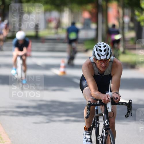 10.08.2025 - GEWOBA Citytriathlon Bremen Yannick Fuchs http://msf.ph/oto/8559998 10.08.2025 14:18:23 Radfahren 47, 75, 94, 100, 131, 147, 255, 295 meine-sportfotos.de