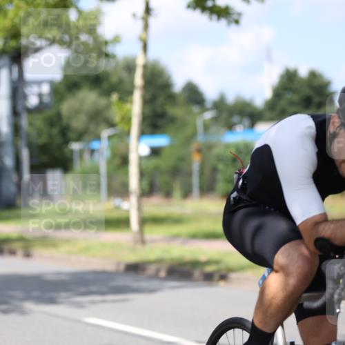 10.08.2025 - GEWOBA Citytriathlon Bremen Yannick Fuchs http://msf.ph/oto/8560002 10.08.2025 12:41:10 Radfahren 568, 650, 660, 665, 755, 803, 830, 849, 934, 1023 meine-sportfotos.de