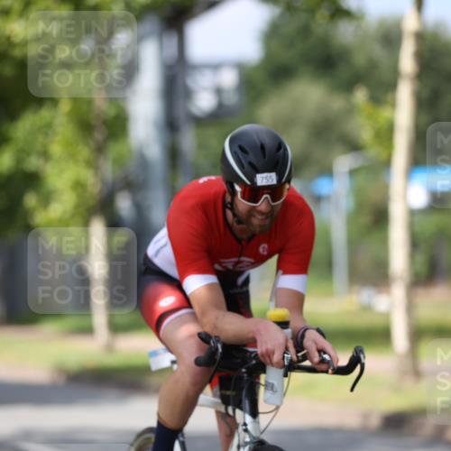10.08.2025 - GEWOBA Citytriathlon Bremen Yannick Fuchs http://msf.ph/oto/8560053 10.08.2025 12:41:18 Radfahren 568, 609, 660, 665, 705, 730, 755, 803, 830, 849, 862, 934, 1014 meine-sportfotos.de