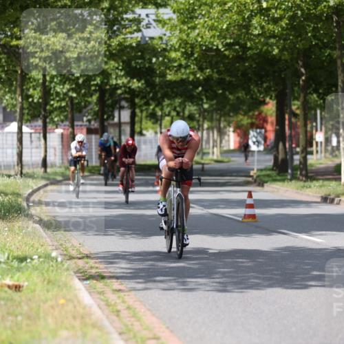 10.08.2025 - GEWOBA Citytriathlon Bremen Yannick Fuchs http://msf.ph/oto/8560066 10.08.2025 12:41:20 Radfahren 568, 609, 660, 665, 705, 730, 755, 830, 849, 862, 934, 1014 meine-sportfotos.de