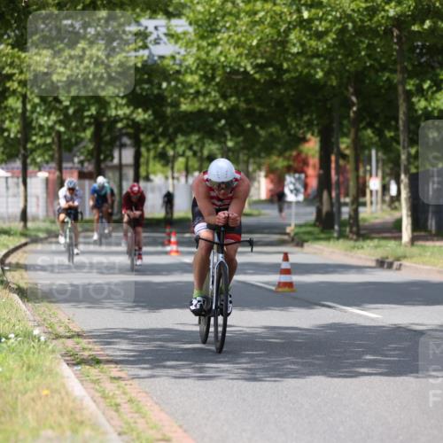 10.08.2025 - GEWOBA Citytriathlon Bremen Yannick Fuchs http://msf.ph/oto/8560069 10.08.2025 12:41:20 Radfahren 568, 609, 660, 665, 705, 730, 755, 830, 849, 862, 934, 1014 meine-sportfotos.de