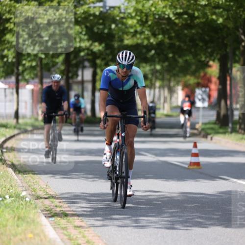 10.08.2025 - GEWOBA Citytriathlon Bremen Yannick Fuchs http://msf.ph/oto/8560103 10.08.2025 12:41:24 Radfahren 568, 609, 619, 705, 730, 755, 830, 849, 862, 934, 1014 meine-sportfotos.de