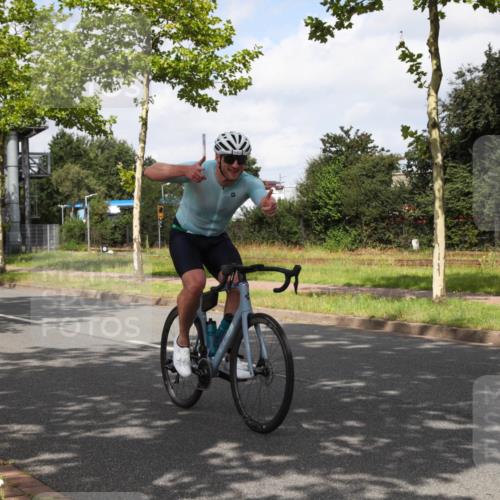 10.08.2025 - GEWOBA Citytriathlon Bremen Yannick Fuchs http://msf.ph/oto/8560113 10.08.2025 12:02:02 Radfahren 680 meine-sportfotos.de
