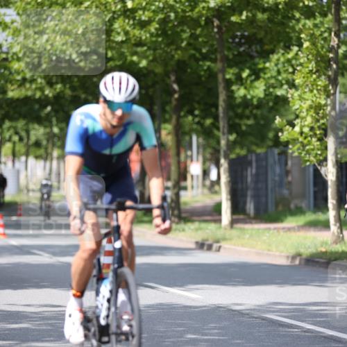 10.08.2025 - GEWOBA Citytriathlon Bremen Yannick Fuchs http://msf.ph/oto/8560114 10.08.2025 12:41:24 Radfahren 568, 609, 619, 705, 730, 755, 830, 849, 862, 934, 1014 meine-sportfotos.de