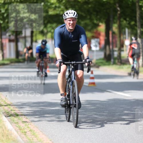 10.08.2025 - GEWOBA Citytriathlon Bremen Yannick Fuchs http://msf.ph/oto/8560118 10.08.2025 12:41:25 Radfahren 568, 609, 619, 705, 730, 755, 830, 849, 862, 934, 1014 meine-sportfotos.de