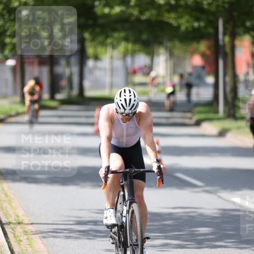 10.08.2025 - GEWOBA Citytriathlon Bremen Yannick Fuchs http://msf.ph/oto/8560160 10.08.2025 14:18:35 Radfahren 30, 47, 50, 75, 81, 94, 100, 131, 147, 255, 314 meine-sportfotos.de