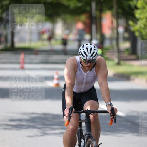 10.08.2025 - GEWOBA Citytriathlon Bremen Yannick Fuchs http://msf.ph/oto/8560169 10.08.2025 14:18:36 Radfahren 30, 47, 50, 75, 81, 94, 100, 131, 147, 255, 314 meine-sportfotos.de