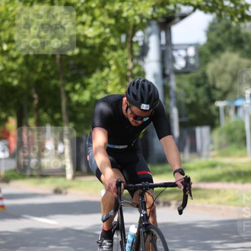 10.08.2025 - GEWOBA Citytriathlon Bremen Yannick Fuchs http://msf.ph/oto/8560170 10.08.2025 12:41:31 Radfahren 609, 619, 663, 705, 730, 755, 830, 849, 862, 1014 meine-sportfotos.de