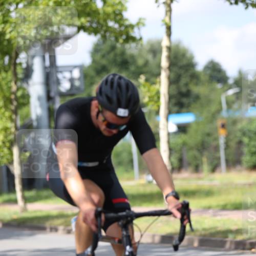 10.08.2025 - GEWOBA Citytriathlon Bremen Yannick Fuchs http://msf.ph/oto/8560174 10.08.2025 12:41:31 Radfahren 609, 619, 663, 705, 730, 755, 830, 849, 862, 1014 meine-sportfotos.de