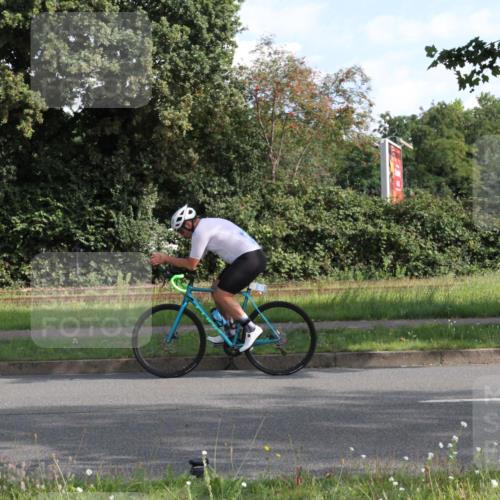 10.08.2025 - GEWOBA Citytriathlon Bremen Yannick Fuchs http://msf.ph/oto/8560182 10.08.2025 10:37:46 Radfahren 33, 49, 69, 75, 123, 219, 375, 402, 458, 474, 485, 501 meine-sportfotos.de