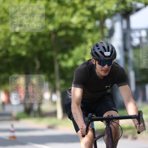 10.08.2025 - GEWOBA Citytriathlon Bremen Yannick Fuchs http://msf.ph/oto/8560206 10.08.2025 12:41:44 Radfahren 614, 619, 623, 663, 923, 926, 983 meine-sportfotos.de