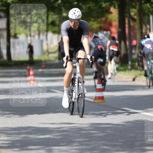 10.08.2025 - GEWOBA Citytriathlon Bremen Yannick Fuchs http://msf.ph/oto/8560215 10.08.2025 12:41:47 Radfahren 614, 623, 663, 923, 926, 983 meine-sportfotos.de