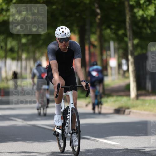 10.08.2025 - GEWOBA Citytriathlon Bremen Yannick Fuchs http://msf.ph/oto/8560222 10.08.2025 12:41:47 Radfahren 614, 623, 663, 923, 926, 983 meine-sportfotos.de