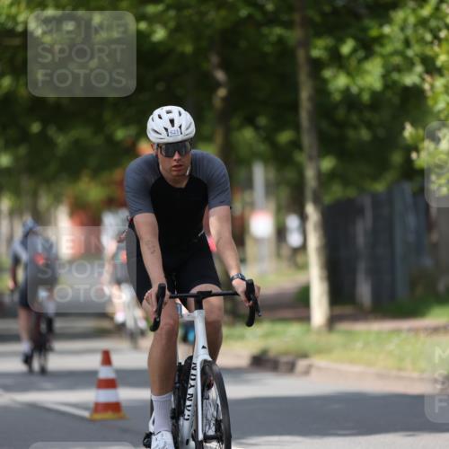 10.08.2025 - GEWOBA Citytriathlon Bremen Yannick Fuchs http://msf.ph/oto/8560225 10.08.2025 12:41:47 Radfahren 614, 623, 663, 923, 926, 983 meine-sportfotos.de