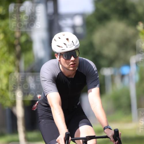 10.08.2025 - GEWOBA Citytriathlon Bremen Yannick Fuchs http://msf.ph/oto/8560234 10.08.2025 12:41:48 Radfahren 614, 623, 663, 923, 926, 983 meine-sportfotos.de