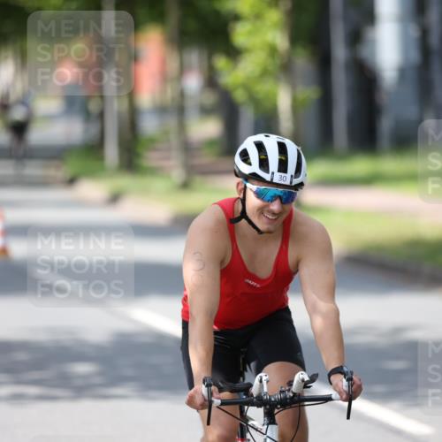 10.08.2025 - GEWOBA Citytriathlon Bremen Yannick Fuchs http://msf.ph/oto/8560264 10.08.2025 14:18:47 Radfahren 30, 50, 81, 106, 116, 131, 261, 264, 314 meine-sportfotos.de