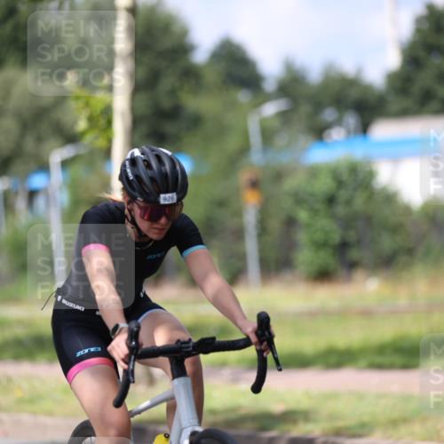10.08.2025 - GEWOBA Citytriathlon Bremen Yannick Fuchs http://msf.ph/oto/8560280 10.08.2025 12:41:57 Radfahren 614, 623, 923, 926, 983, 1003 meine-sportfotos.de