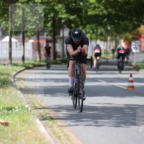 10.08.2025 - GEWOBA Citytriathlon Bremen Yannick Fuchs http://msf.ph/oto/8560313 10.08.2025 12:42:13 Radfahren 595, 698, 754, 1003 meine-sportfotos.de