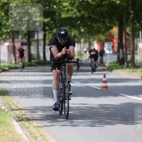 10.08.2025 - GEWOBA Citytriathlon Bremen Yannick Fuchs http://msf.ph/oto/8560317 10.08.2025 12:42:13 Radfahren 595, 698, 754, 1003 meine-sportfotos.de