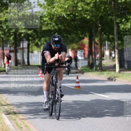 10.08.2025 - GEWOBA Citytriathlon Bremen Yannick Fuchs http://msf.ph/oto/8560321 10.08.2025 12:42:13 Radfahren 595, 698, 754, 1003 meine-sportfotos.de