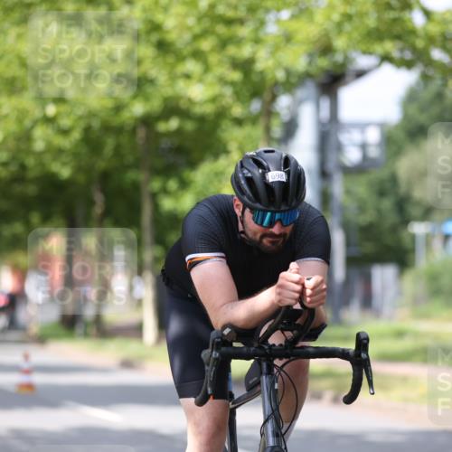 10.08.2025 - GEWOBA Citytriathlon Bremen Yannick Fuchs http://msf.ph/oto/8560324 10.08.2025 12:42:14 Radfahren 595, 698, 754, 1003 meine-sportfotos.de