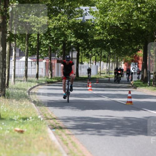 10.08.2025 - GEWOBA Citytriathlon Bremen Yannick Fuchs http://msf.ph/oto/8560339 10.08.2025 12:42:16 Radfahren 595, 613, 698, 754, 1003 meine-sportfotos.de