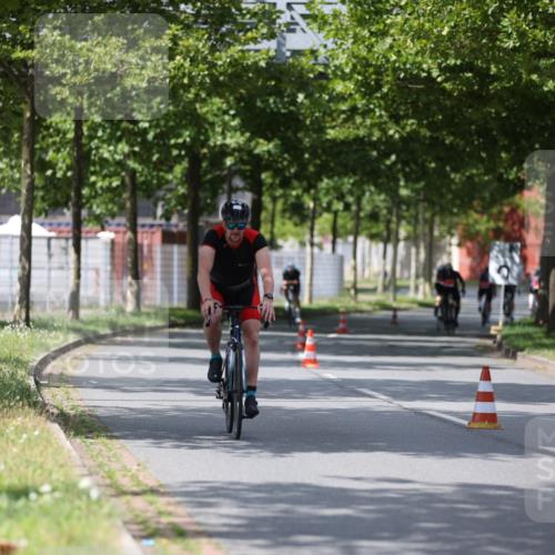 10.08.2025 - GEWOBA Citytriathlon Bremen Yannick Fuchs http://msf.ph/oto/8560346 10.08.2025 12:42:16 Radfahren 595, 613, 698, 754, 1003 meine-sportfotos.de