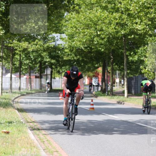 10.08.2025 - GEWOBA Citytriathlon Bremen Yannick Fuchs http://msf.ph/oto/8560357 10.08.2025 12:42:17 Radfahren 595, 613, 698, 754, 1003 meine-sportfotos.de