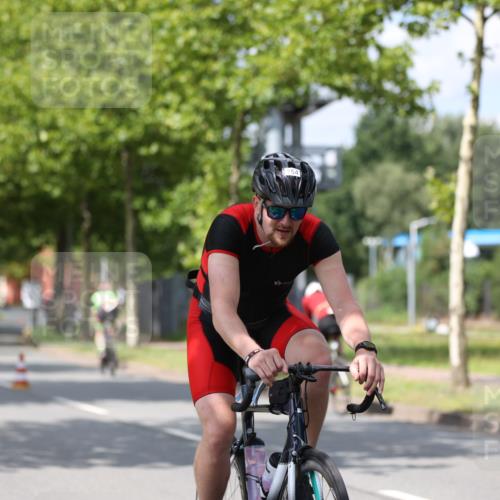 10.08.2025 - GEWOBA Citytriathlon Bremen Yannick Fuchs http://msf.ph/oto/8560366 10.08.2025 12:42:18 Radfahren 595, 613, 698, 754, 1003 meine-sportfotos.de
