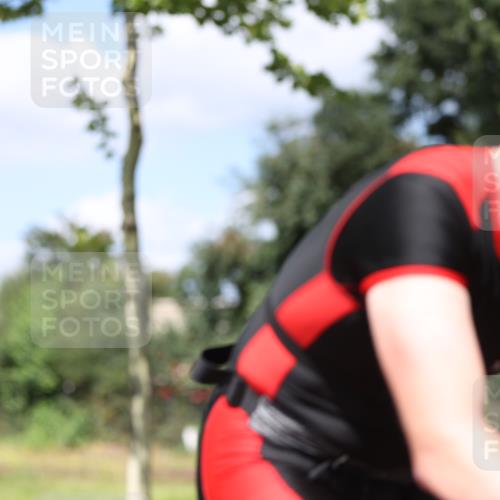 10.08.2025 - GEWOBA Citytriathlon Bremen Yannick Fuchs http://msf.ph/oto/8560374 10.08.2025 12:42:18 Radfahren 595, 613, 698, 754, 1003 meine-sportfotos.de