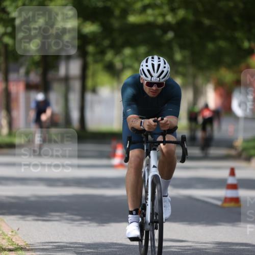 10.08.2025 - GEWOBA Citytriathlon Bremen Yannick Fuchs http://msf.ph/oto/8560381 10.08.2025 12:42:22 Radfahren 595, 611, 613, 698, 754 meine-sportfotos.de