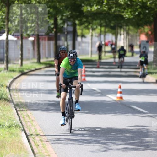 10.08.2025 - GEWOBA Citytriathlon Bremen Yannick Fuchs http://msf.ph/oto/8560391 10.08.2025 14:19:06 Radfahren 101, 116, 126, 139, 162, 201, 254, 261, 264 meine-sportfotos.de