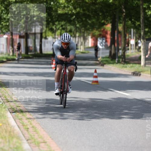 10.08.2025 - GEWOBA Citytriathlon Bremen Yannick Fuchs http://msf.ph/oto/8560409 10.08.2025 12:42:34 Radfahren 595, 611, 613, 944, 953 meine-sportfotos.de
