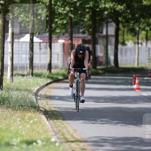 10.08.2025 - GEWOBA Citytriathlon Bremen Yannick Fuchs http://msf.ph/oto/8560435 10.08.2025 12:42:37 Radfahren 595, 611, 613, 909, 944, 953 meine-sportfotos.de