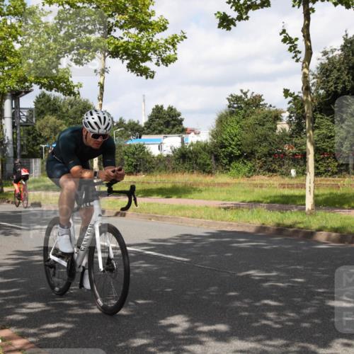 10.08.2025 - GEWOBA Citytriathlon Bremen Yannick Fuchs http://msf.ph/oto/8560524 10.08.2025 12:08:17 Radfahren 595, 661 meine-sportfotos.de